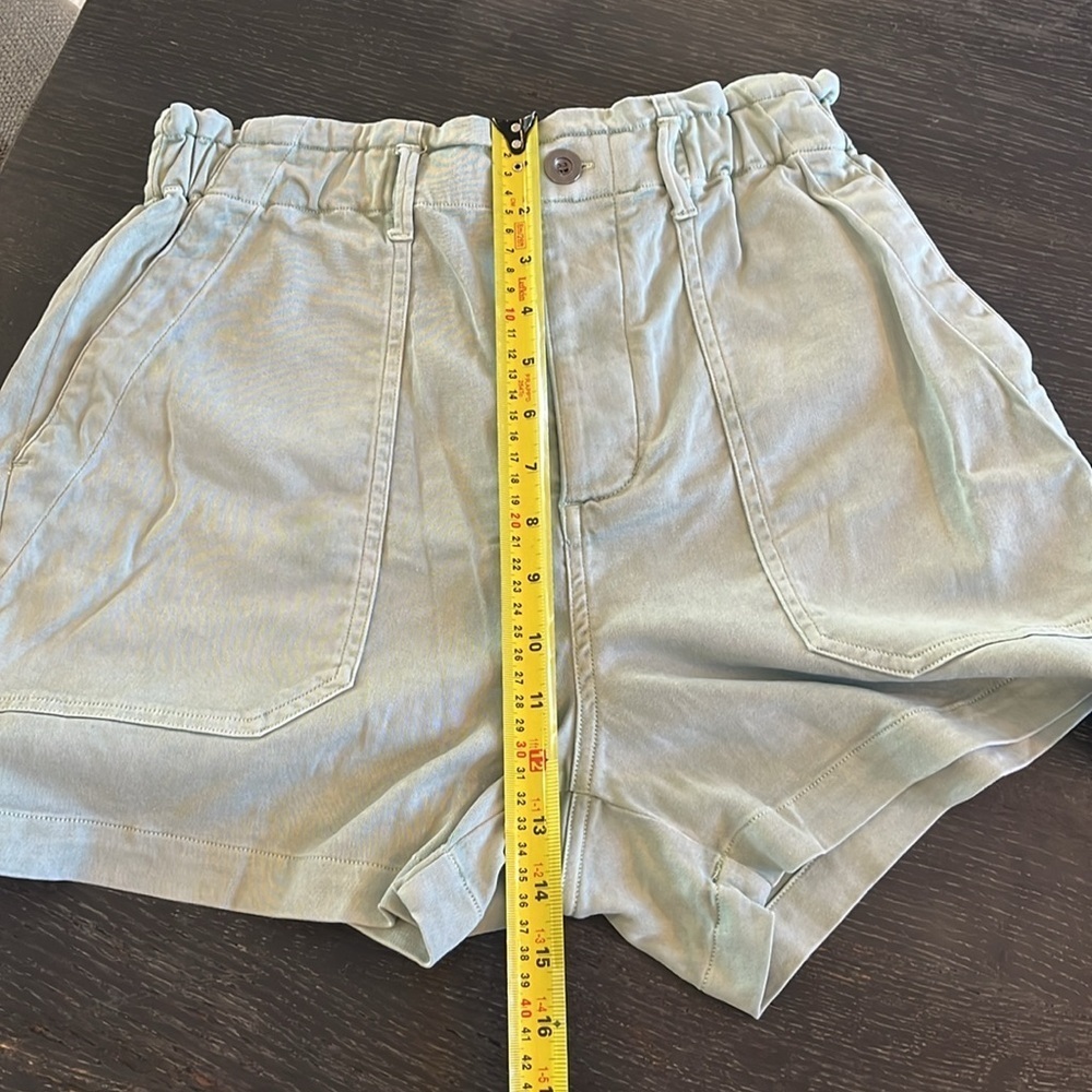 Bella Dahl Callie Ruffle Shorts in Green - Picture 5 of 8